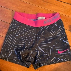 women’s patterned nike pros